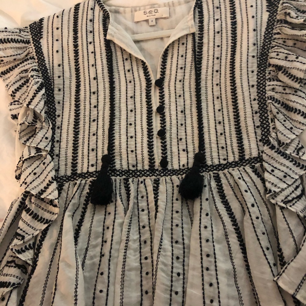 Sea black and white top